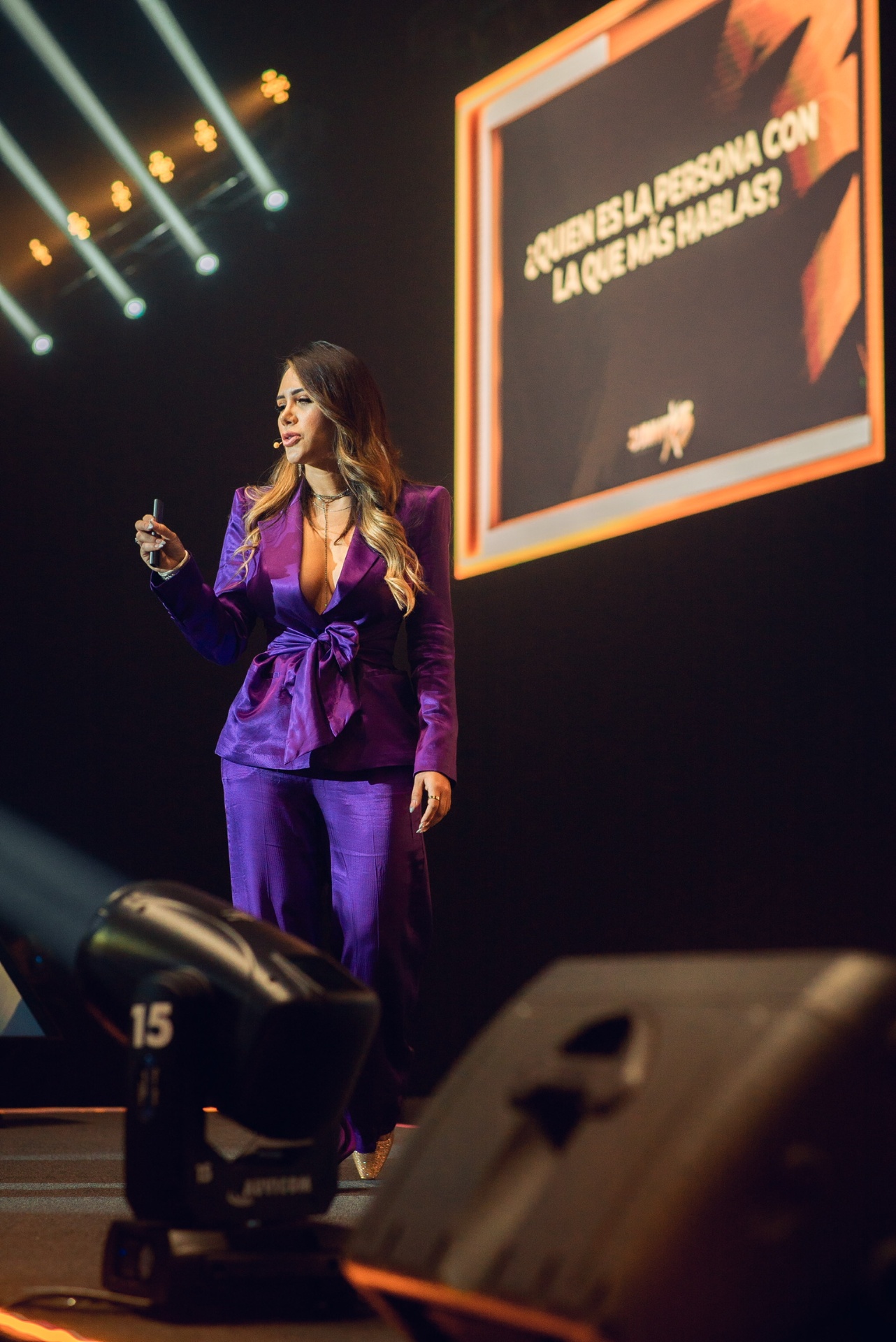Nelly León en escenario